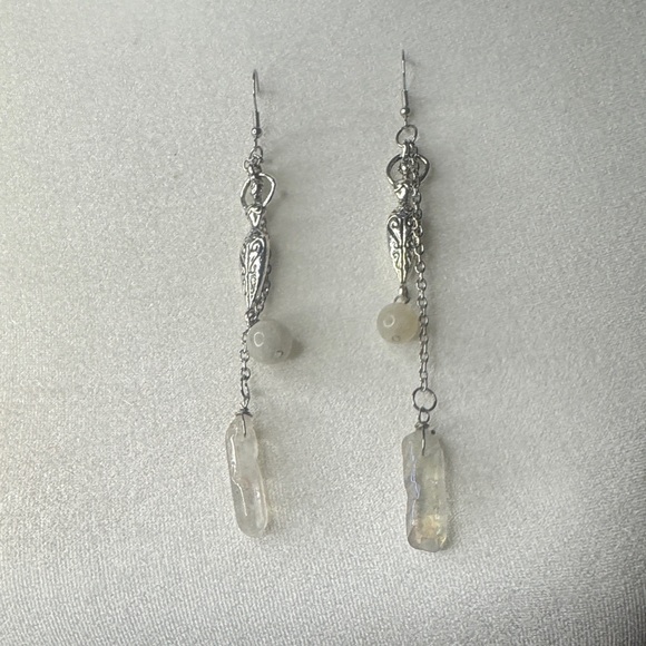 Elegant Silver and Clear Dangle Earrings - Picture 1 of 2